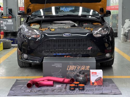 Laatste bedrijfscasus over 2014 Ford Focus ST 2.0T upgrades EDDYSTAR koolstofvezel atomaire inlaatkit